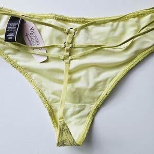 NWT VICTORIA'S SECRET M GREEN LACE STRAPPY BACK GOLD RING RARE V-STRING PANTIES
